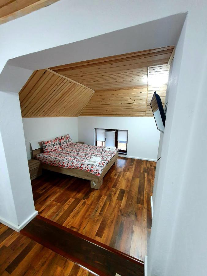 Enduro Transalpina Apartment Obarsia-Lotrului Exterior photo